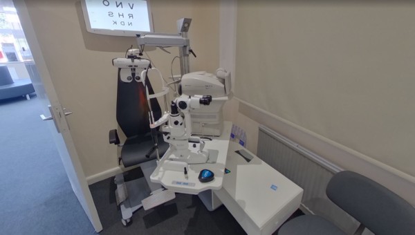 Goggle Box eye test room
